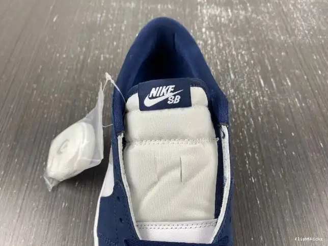 Navy Low Jordan Midnight CJ7891-400 1 SB 0502